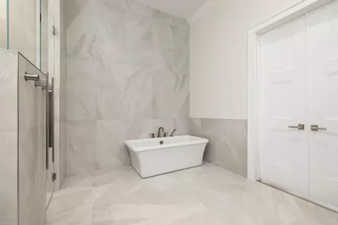 Bath - 3820 Eaglescliffe Dr, Springfield, MO 65809 photo 6 of 13