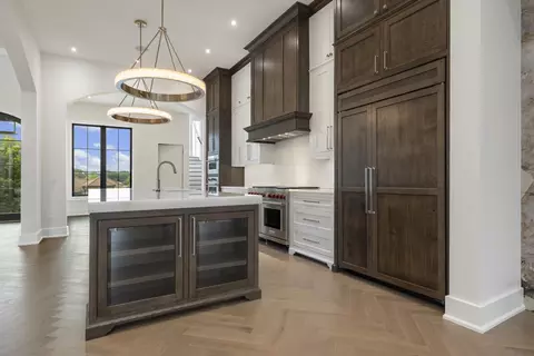 Kitchen - 3820 Eaglescliffe Dr, Springfield, MO 65809 photo 3 of 4