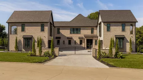 Exterior - 3820 Eaglescliffe Dr, Springfield, MO 65809 photo 3 of 17