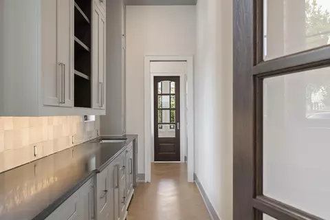 Entry Way - 3820 Eaglescliffe Dr, Springfield, MO 65809 photo 2 of 7