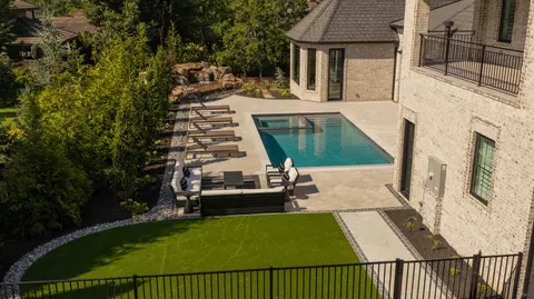 Exterior - 3820 Eaglescliffe Dr, Springfield, MO 65809 photo 9 of 17