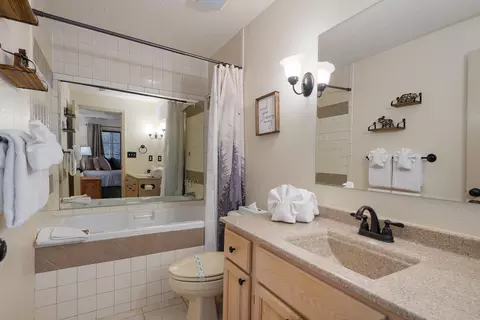 Bath - 75 Leaning Tree Cir #5, Branson, MO 65616 photo 1 of 2