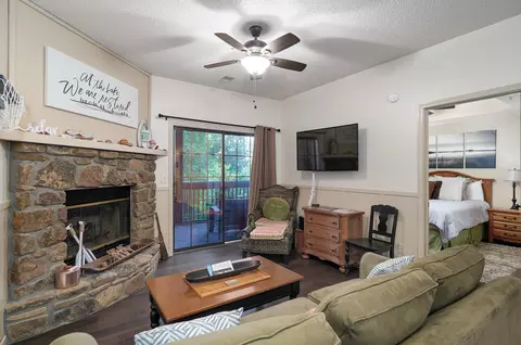 Living - 75 Leaning Tree Cir #5, Branson, MO 65616 photo 2 of 3