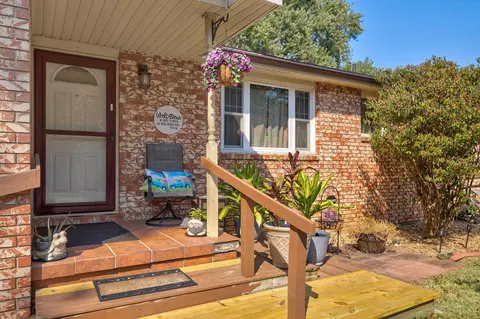 Exterior - 2223 N Roosevelt Ave, Springfield, MO 65803 photo 4 of 11