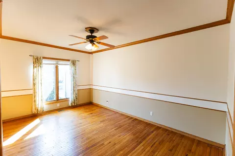 Living - 4883 S Buckingham Ln, Springfield, MO 65810 photo 4 of 5