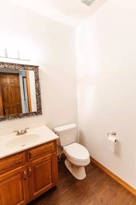 Bath - 4883 S Buckingham Ln, Springfield, MO 65810 photo 1 of 8