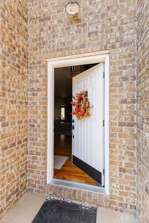 Entry Way - 4883 S Buckingham Ln, Springfield, MO 65810 photo 2 of 7