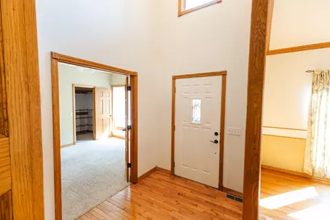 Entry Way - 4883 S Buckingham Ln, Springfield, MO 65810 photo 4 of 7