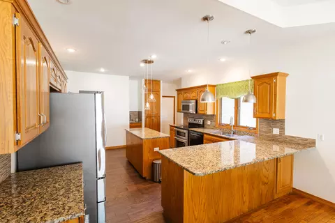 Kitchen - 4883 S Buckingham Ln, Springfield, MO 65810 photo 5 of 6