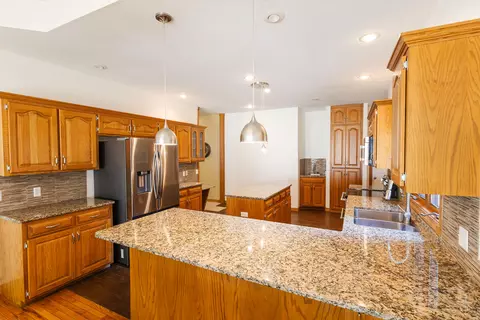 Kitchen - 4883 S Buckingham Ln, Springfield, MO 65810 photo 2 of 6