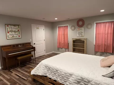Bedroom - 125 Dunn Rd, Walnut Shade, MO 65771 photo 5 of 6