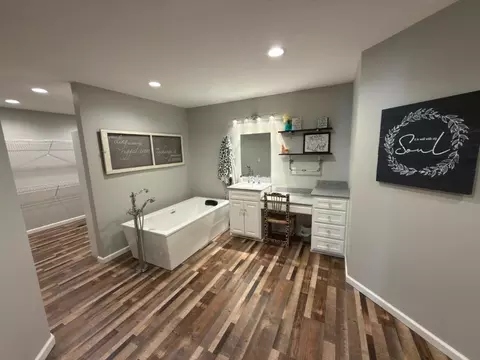Bath - 125 Dunn Rd, Walnut Shade, MO 65771 photo 2 of 4