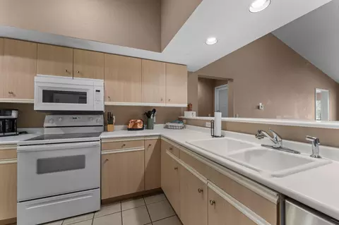 Kitchen - 530 Spring Creek Rd #12, Branson, MO 65616 photo 2 of 2