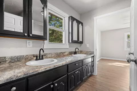Bath - 761 E Dade 154, Everton, MO 65646 photo 2 of 3