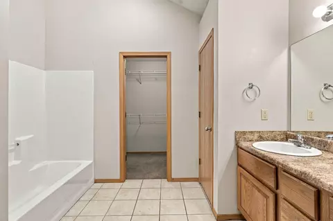 Bath - 1981 S Farm Road 123, Springfield, MO 65807 photo 3 of 5