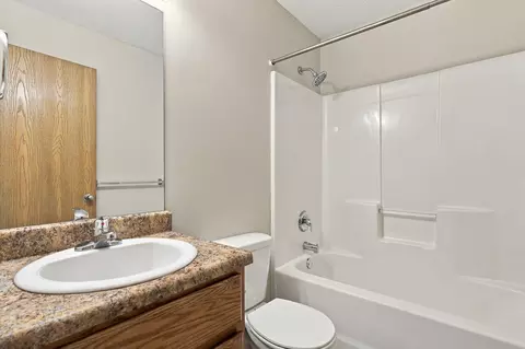 Bath - 1981 S Farm Road 123, Springfield, MO 65807 photo 1 of 5