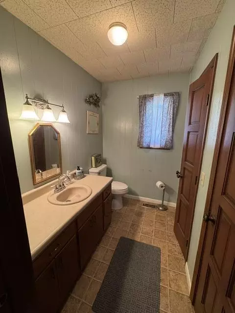 Bath - 1208 Cooper Ave, Ava, MO 65608 photo 9 of 10