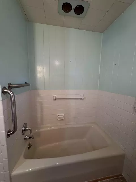 Bath - 1208 Cooper Ave, Ava, MO 65608 photo 8 of 10