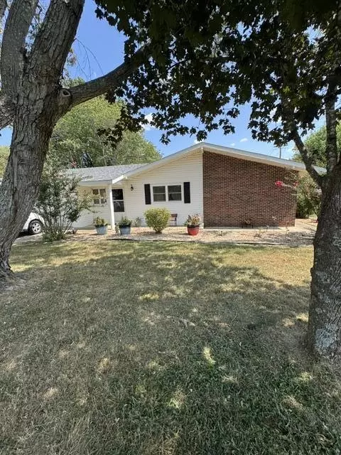 Exterior - 1208 Cooper Ave, Ava, MO 65608 photo 3 of 8