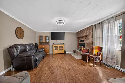 Living - 1080 Apache Rd, Sparta, MO 65753 photo 2 of 2
