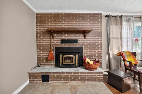 Living - 1080 Apache Rd, Sparta, MO 65753 photo 1 of 2
