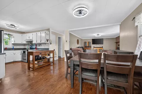 Dining - 1080 Apache Rd, Sparta, MO 65753 photo 1 of 2
