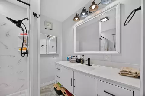 Bath - 1080 Apache Rd, Sparta, MO 65753 photo 5 of 5