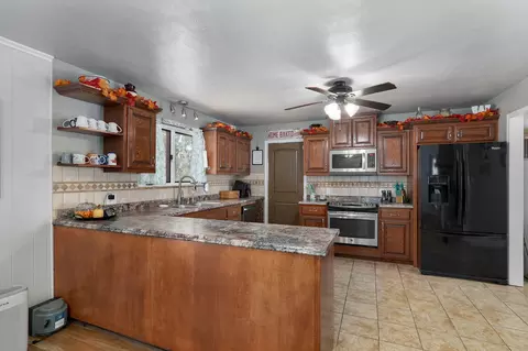 Kitchen - 7797 State Highway Cc, Exeter, MO 65647 photo 2 of 2