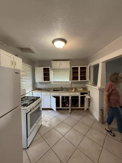 Kitchen - 1634 N Rogers Ave, Springfield, MO 65803 photo 1 of 2
