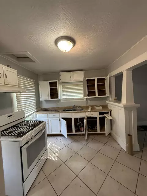 Kitchen - 1634 N Rogers Ave, Springfield, MO 65803 photo 2 of 2
