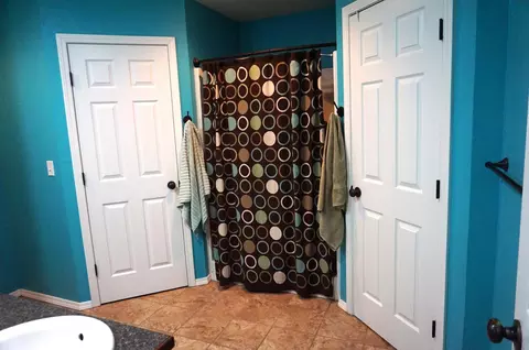 Bath - 230 E Lapis Ave, Republic, MO 65738 photo 5 of 8