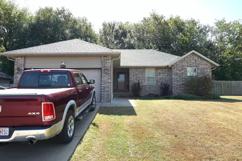 Exterior - 230 E Lapis Ave, Republic, MO 65738 photo 3 of 7