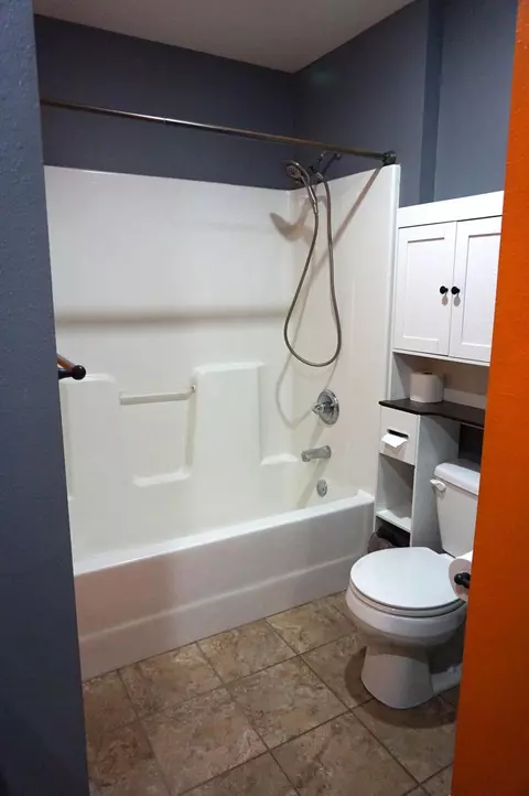 Bath - 230 E Lapis Ave, Republic, MO 65738 photo 7 of 8