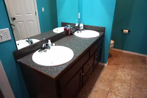 Bath - 230 E Lapis Ave, Republic, MO 65738 photo 1 of 8