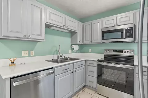 Kitchen - 159 Vixen Cir #J, Branson, MO 65616 photo 3 of 3