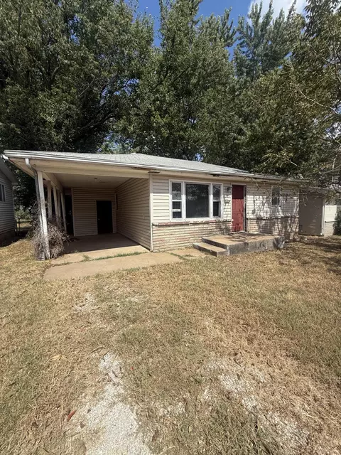 1323 W Poplar St, Springfield, MO 65802 photo 3