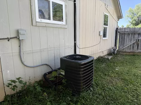 Exterior - 2936 W Walnut St, Springfield, MO 65802 photo 3 of 4
