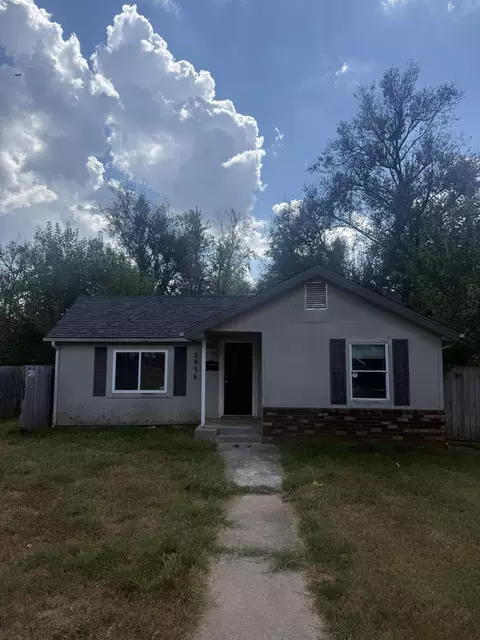 Exterior - 2936 W Walnut St, Springfield, MO 65802 photo 4 of 4