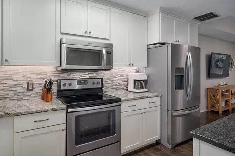 Kitchen - 2412 W Azalea Rd, Nixa, MO 65714 photo 4 of 5