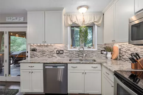 Kitchen - 2412 W Azalea Rd, Nixa, MO 65714 photo 3 of 5