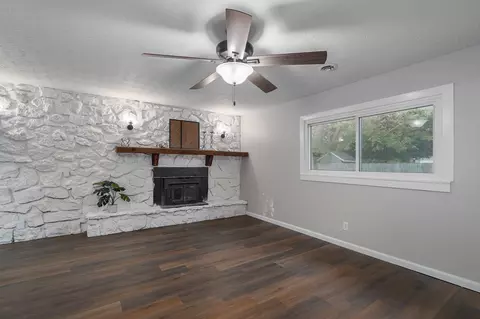 Living - 2911 W Latoka St, Springfield, MO 65807 photo 3 of 4