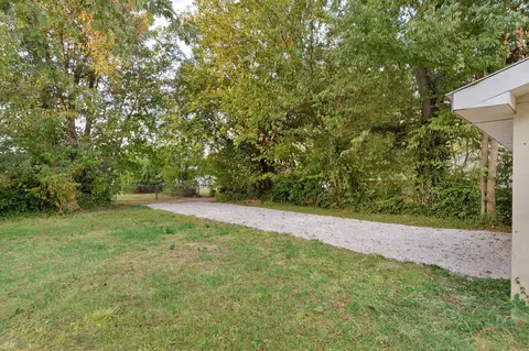 Exterior - 2911 W Latoka St, Springfield, MO 65807 photo 8 of 9