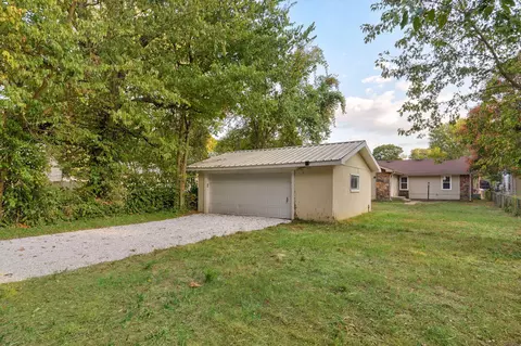 Exterior - 2911 W Latoka St, Springfield, MO 65807 photo 2 of 9