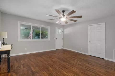 Living - 2911 W Latoka St, Springfield, MO 65807 photo 4 of 4