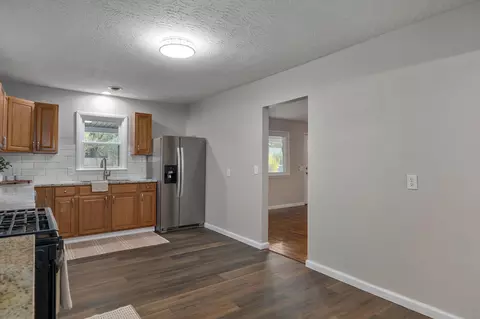 Entry Way - 2911 W Latoka St, Springfield, MO 65807 photo 1 of 2