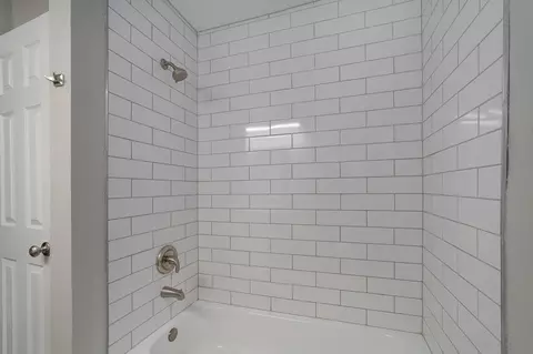 Bath - 2911 W Latoka St, Springfield, MO 65807 photo 3 of 3