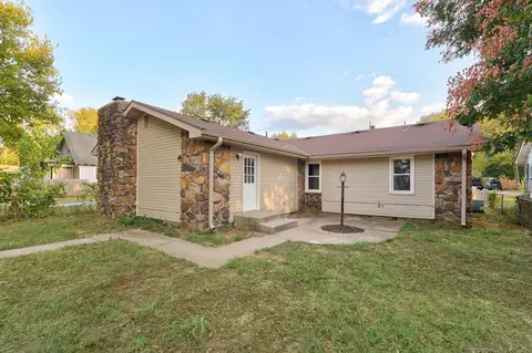Exterior - 2911 W Latoka St, Springfield, MO 65807 photo 5 of 9