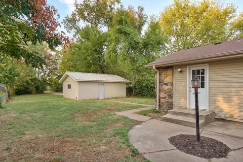 Exterior - 2911 W Latoka St, Springfield, MO 65807 photo 6 of 9