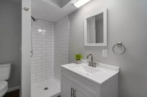 Bath - 2911 W Latoka St, Springfield, MO 65807 photo 1 of 3