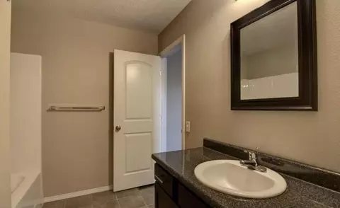 Bath - 1050 S Strasbourg Ave, Springfield, MO 65802 photo 2 of 3